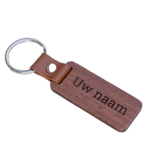 Sleutelhanger met persoonlijke inscriptie – hout & lederlook