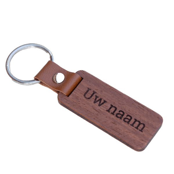 Sleutelhanger met persoonlijke inscriptie – hout & lederlook